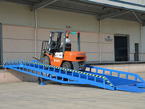 移動(dòng)式登車橋