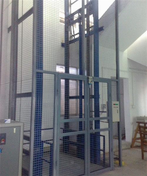 導(dǎo)軌式升降機